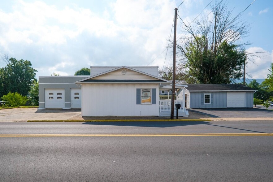 More Photos Of 9604 S Congress St, New Market Office For Sale