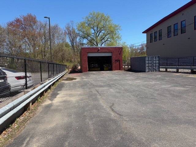 More Photos Of 130 Cross St, Winchester Service For Lease