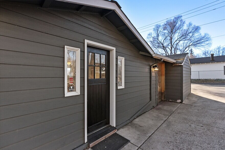 More Photos Of 15 NW Franklin Ave, Bend Office For Sale