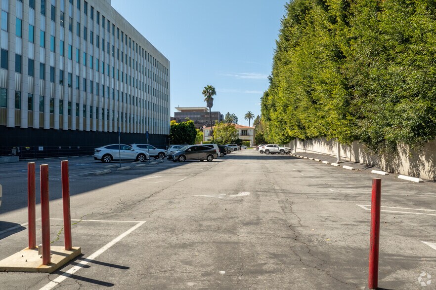 More Photos Of 4201 Wilshire Blvd, Los Angeles Loft Creative Space For Lease