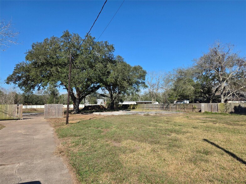More Photos Of 414 Gordy Rd, Bacliff Land For Lease