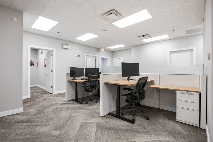 More Photos Of 1256 Waterford Dr, Aurora Medical For Sale