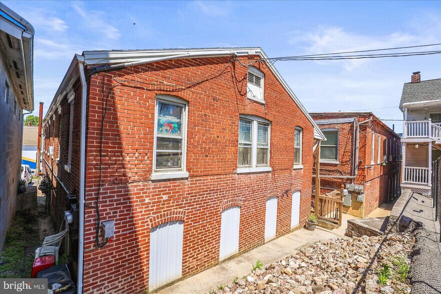More Photos Of 66 N Main St, Red Lion Flex For Sale