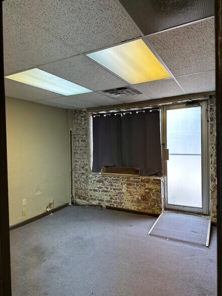 More Photos Of 438 N Bancroft St, Indianapolis Light Manufacturing For Sale