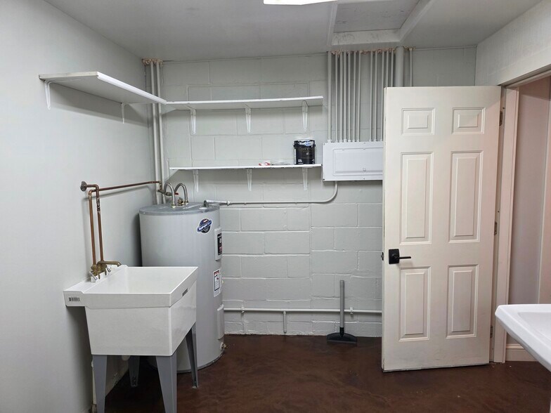 More Photos Of 9213 First St, Baroda Office For Lease