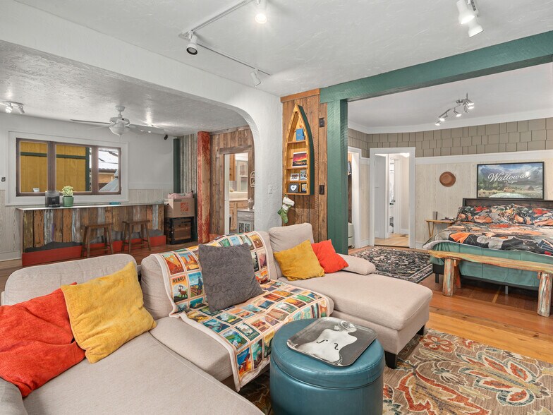 More Photos Of 237 S 7400 E, Huntsville Freestanding For Sale