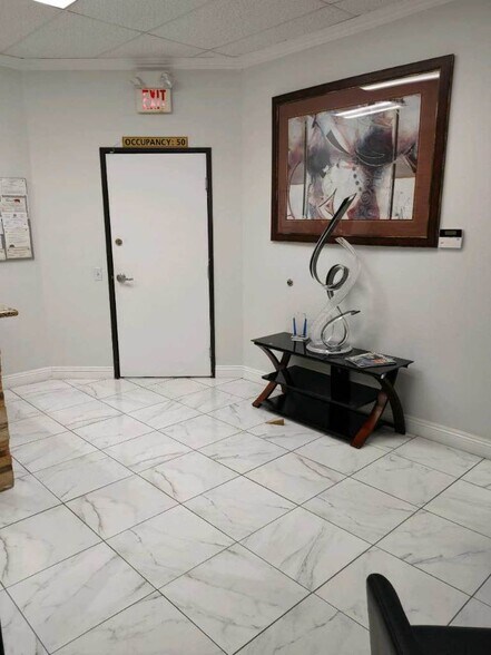More Photos Of 8867 W Flamingo Rd, Las Vegas Office For Sale
