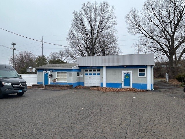 Primary Photo Of 157 Washington Ave, North Haven Auto Repair For Sale