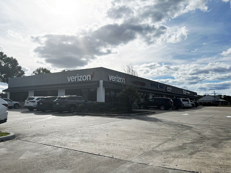 More Photos Of 8610 Spencer Hwy, La Porte Freestanding For Lease