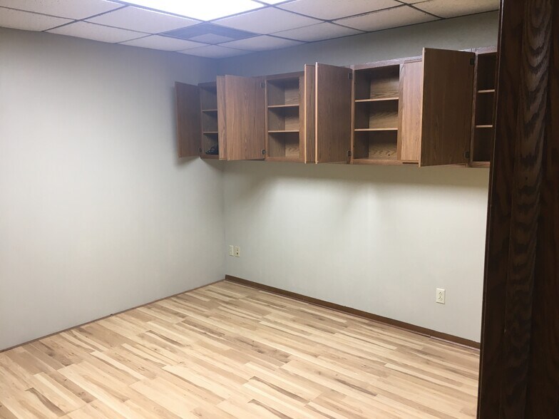 More Photos Of W7209 Main St, Waupun Flex For Lease