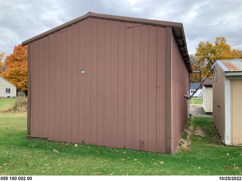 More Photos Of 510 W Burr Oak St, Centreville Manufacturing For Sale