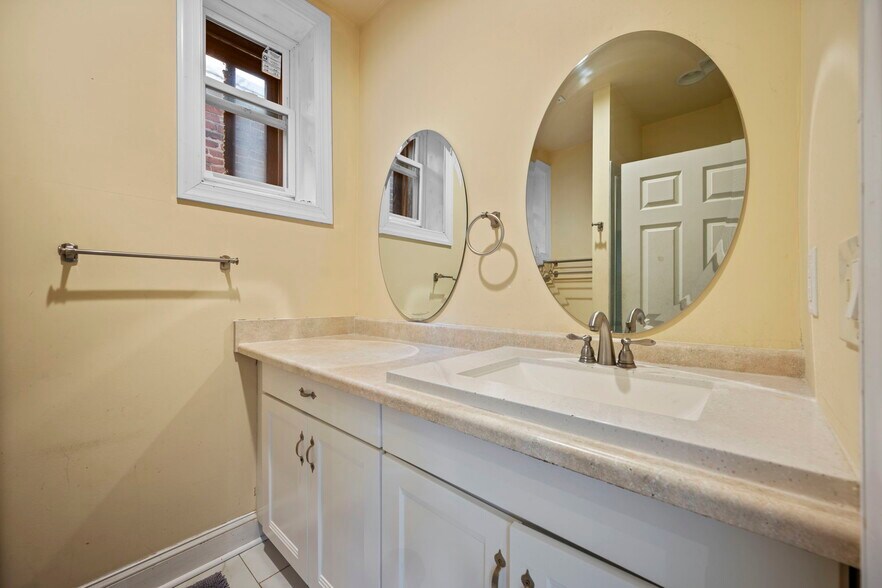 More Photos Of 338 N Charles St, Baltimore Storefront Retail Residential For Sale