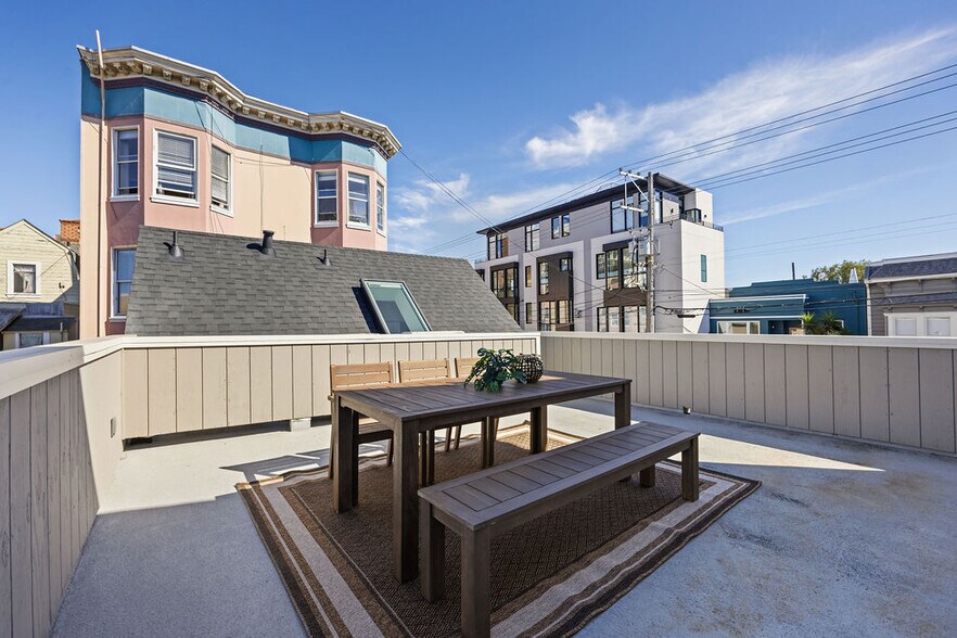 More Photos Of 2730 23rd St, San Francisco Showroom For Sale