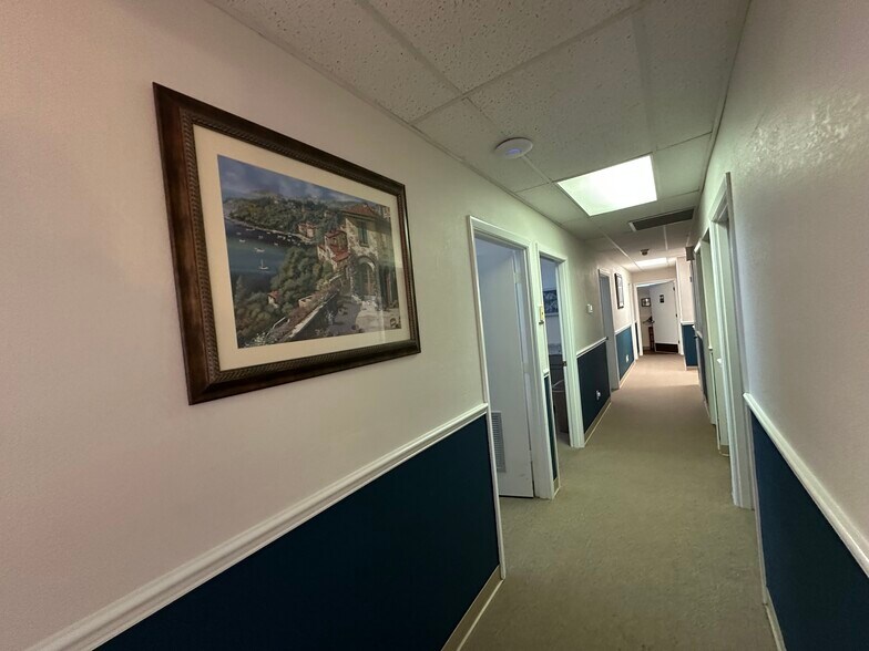 More Photos Of 3801 Bee Ridge Rd, Sarasota Storefront For Lease