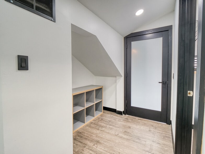 More Photos Of 10850 Pearl Rd, Strongsville Office For Sale