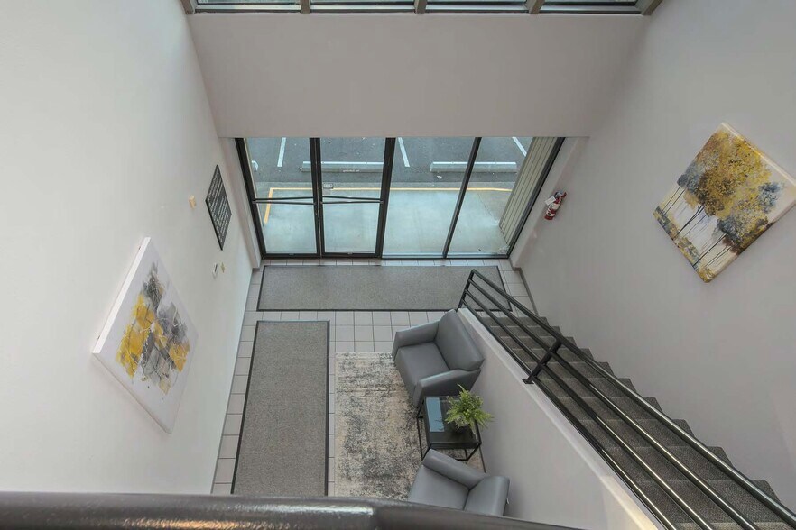 More Photos Of 9860 SW Hall Blvd, Tigard Office For Lease