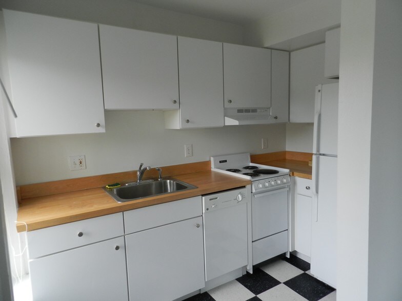 More Photos Of 1674 Irving St NW, Washington Apartments For Sale