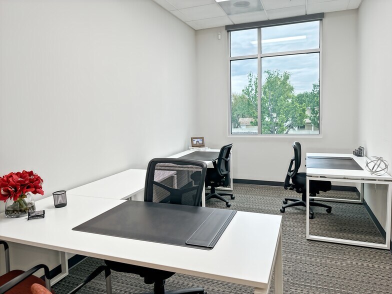 More Photos Of 980 W 6th St, Ontario Coworking Space