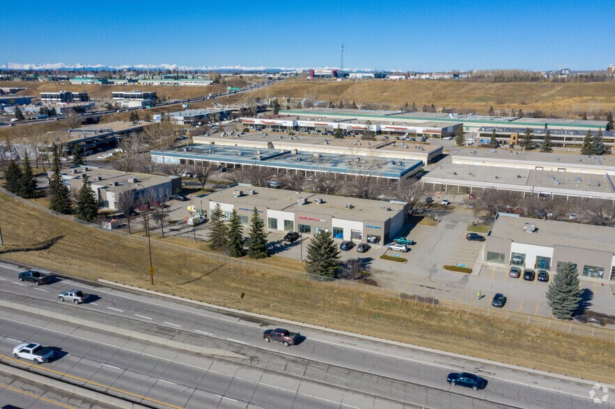 More Photos Of 6330 12th St SE, Calgary Service For Lease
