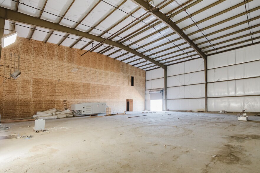 More Photos Of 151-161 Airport Rd, King City Warehouse For Lease