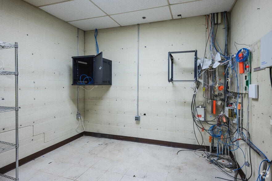 More Photos Of 90 Christ School Rd, Arden Distribution For Lease