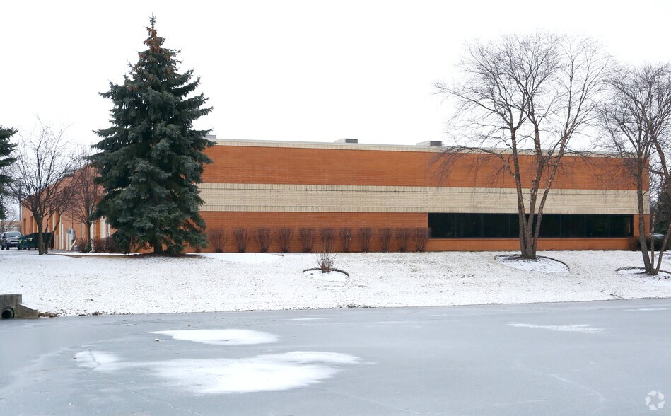 More Photos Of 141-161 Covington Dr, Bloomingdale Light Manufacturing For Sale