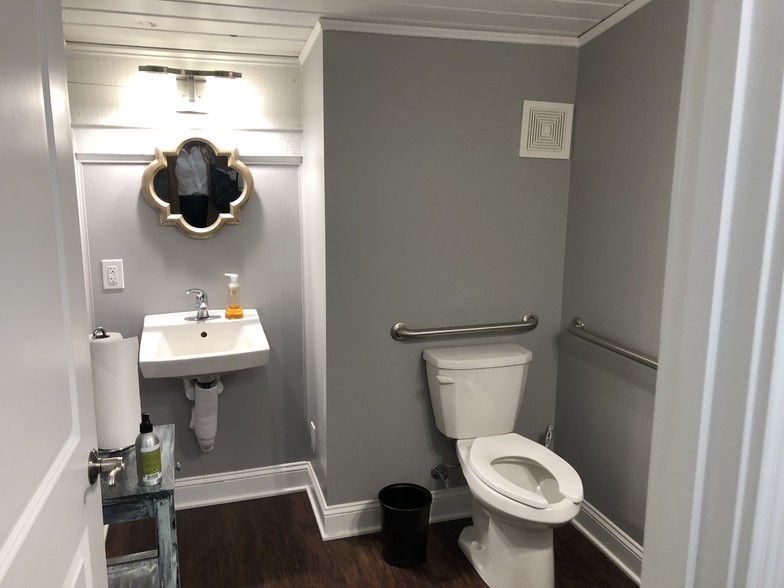 More Photos Of 99 N First St, Zionsville Loft Creative Space For Lease