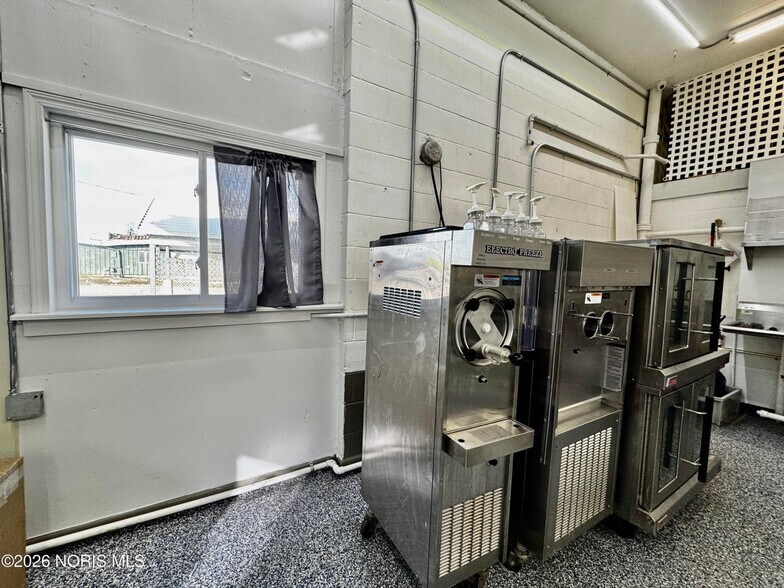 More Photos Of 301 S Defiance St, Stryker Auto Repair For Sale