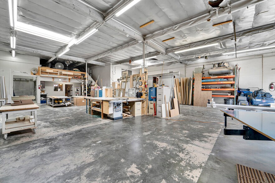 More Photos Of 12970 Branford St, Pacoima Warehouse For Lease