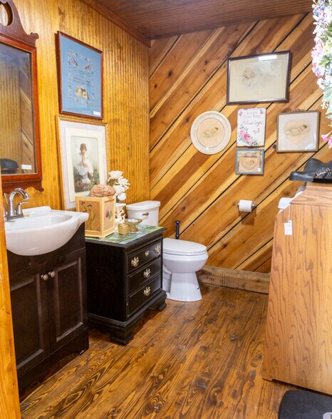 More Photos Of 18109 Main St, Woodbury Storefront Retail Office For Sale