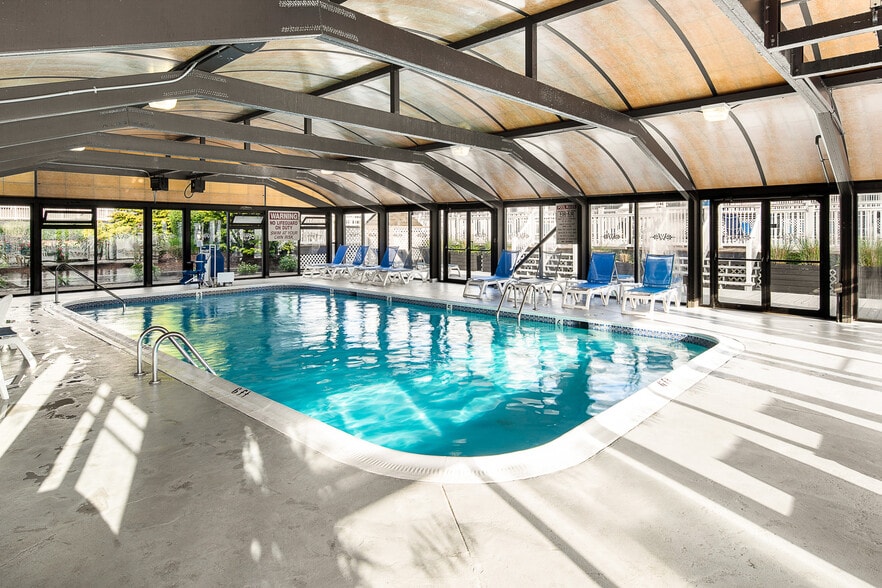 More Photos Of 551 Thames St, Newport Hotel For Sale
