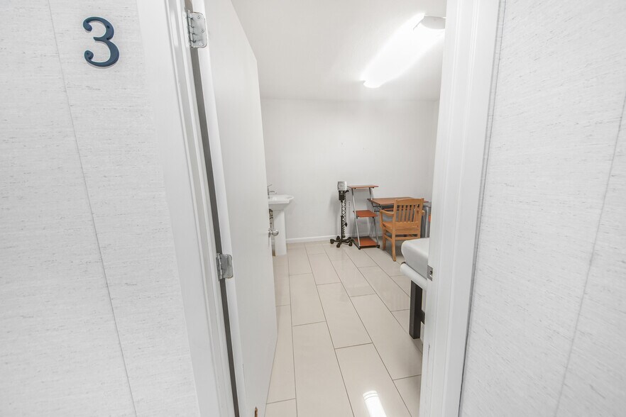 More Photos Of 7030 Bretshire Dr, Houston Medical For Sale