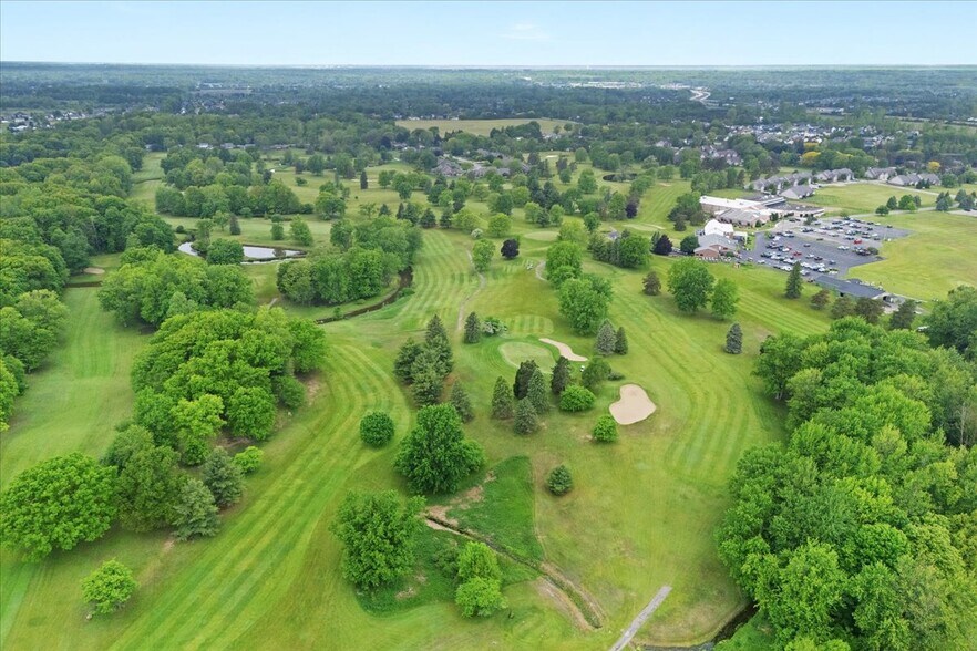 More Photos Of 9512 E Lippincott Blvd, Davison Golf Course Driving Range For Sale