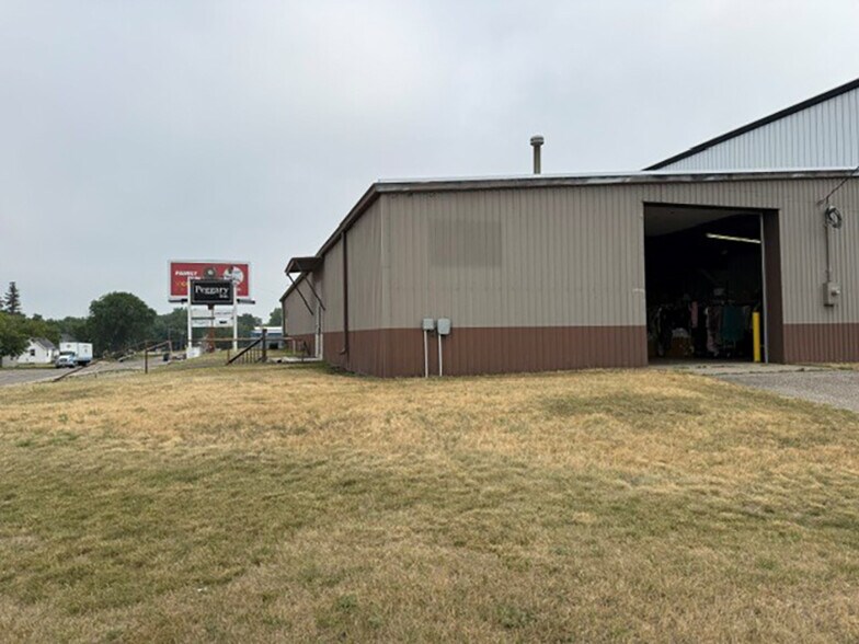 More Photos Of 719 Roosevelt Ave, Detroit Lakes Light Distribution For Sale