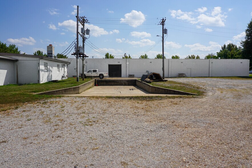 More Photos Of 714 S Franklin St, Cuba Industrial For Sale