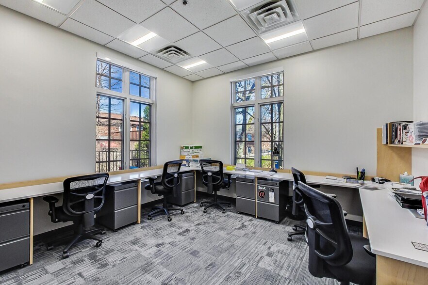 More Photos Of 324 W Touhy Ave, Park Ridge Office For Lease