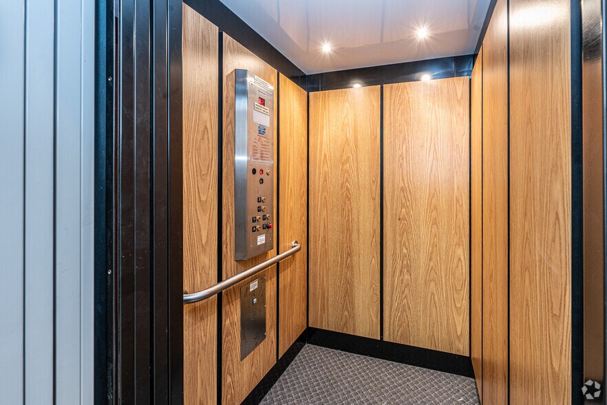 More Photos Of 607 Sunrise Hwy, Bellmore Storefront Retail Office For Sale