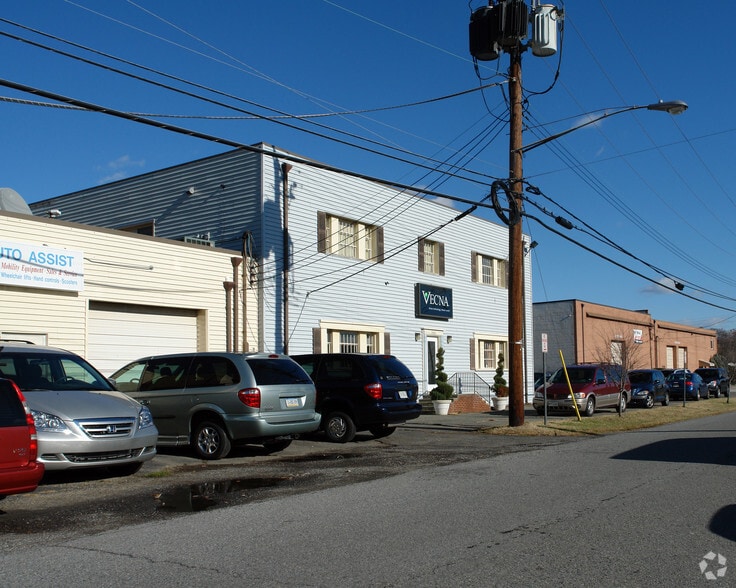 More Photos Of 5004-5008 Lehigh Rd, College Park Flex For Lease