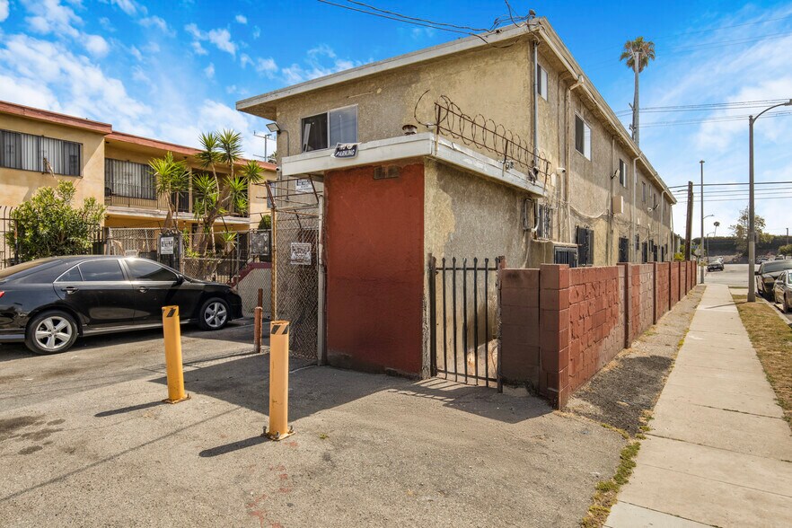 More Photos Of 7427 S Figueroa St, Los Angeles Apartments For Sale