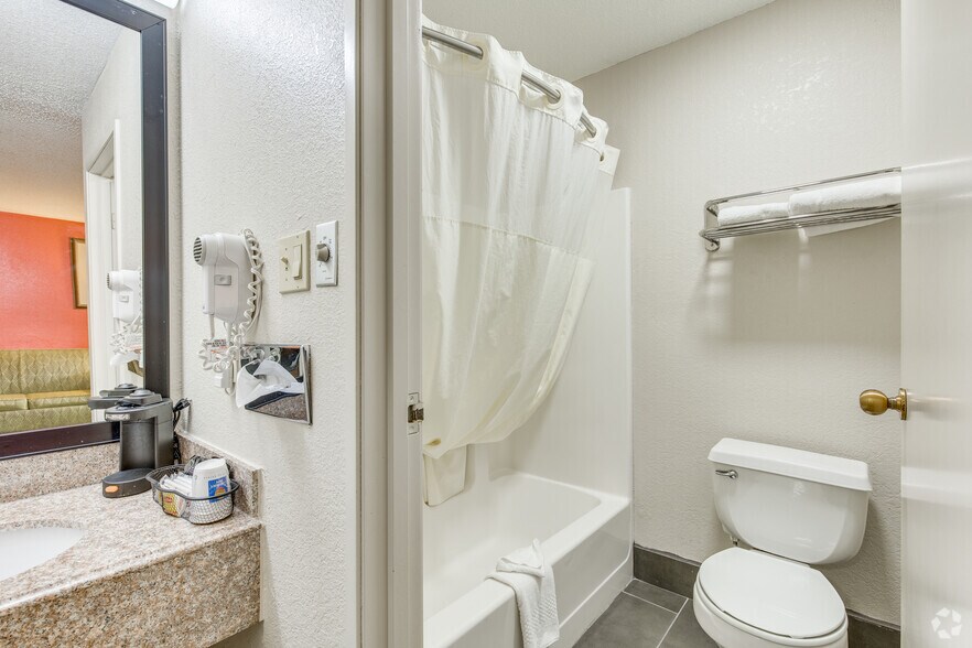 More Photos Of 4849 S Laura St, Wichita Hospitality For Sale