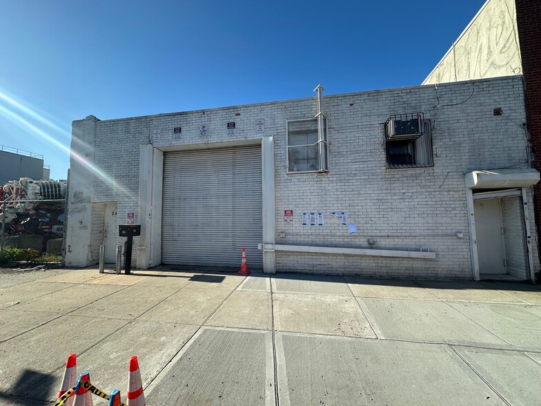 Primary Photo Of 245 Green St, Brooklyn Warehouse For Lease