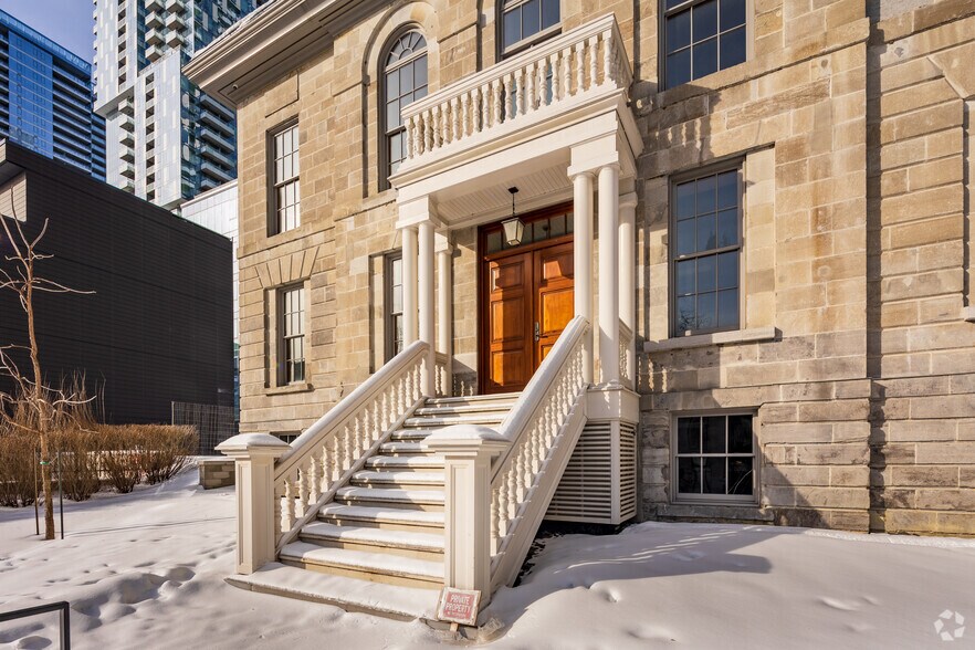 More Photos Of 1395 Av Overdale, Montréal Office For Sale