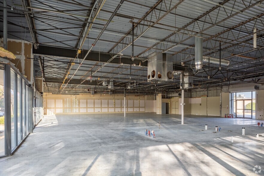 More Photos Of 3025 Breckinridge Blvd, Duluth Unknown For Lease