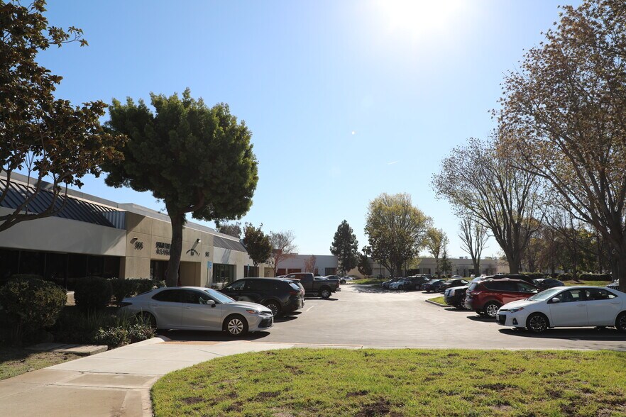 More Photos Of 960-978 Rincon Cir, San Jose Light Manufacturing For Sale