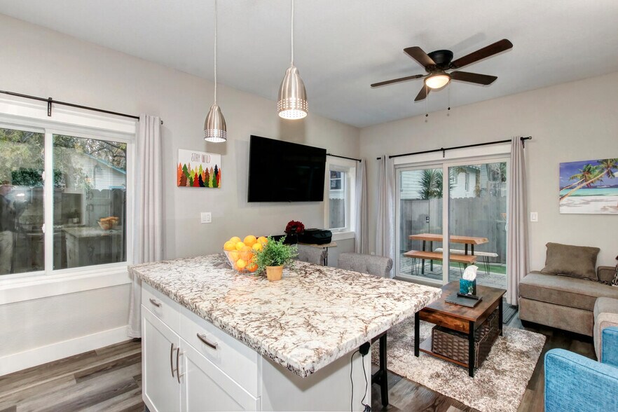 More Photos Of 1415 Victorian Aly, Sacramento Apartments For Sale