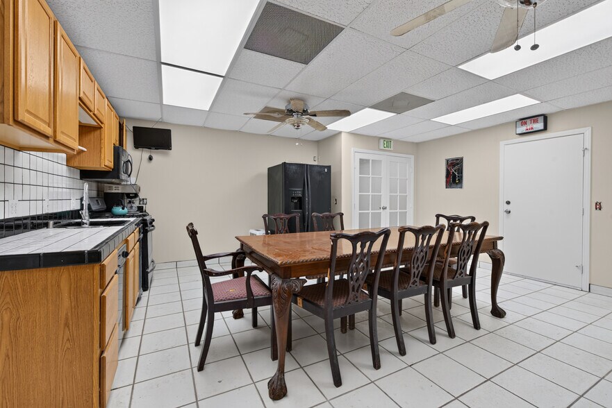 More Photos Of 17100 N Indian Canyon Rd, North Palm Springs Radio TVTransmission Facilities For Sale