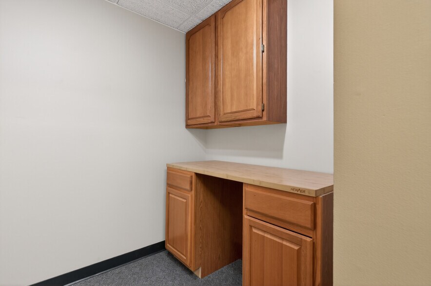 More Photos Of 6300 Sashabaw Rd, Village of Clarkston Storefront For Lease