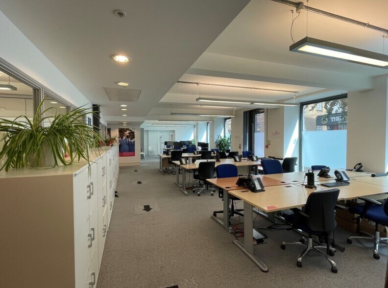 More Photos Of 33-39 Bowling Green Ln, London Office For Lease