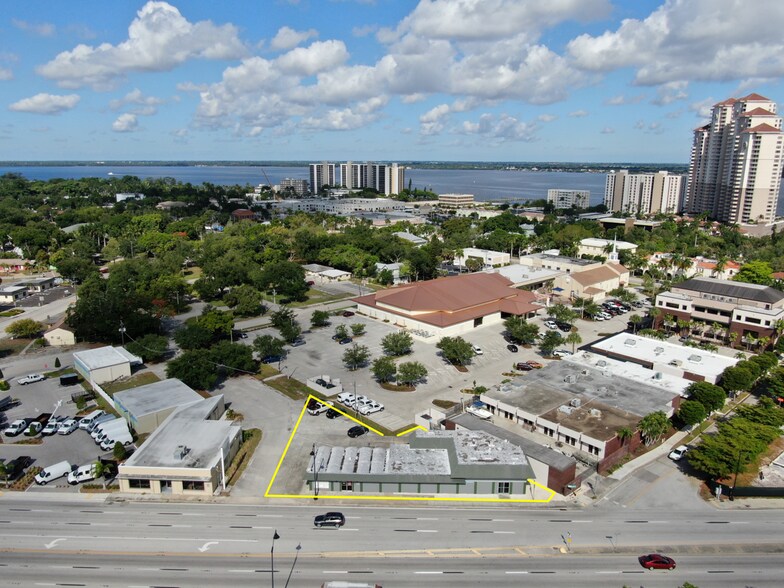 More Photos Of 2110 S Cleveland Ave, Fort Myers Office For Sale