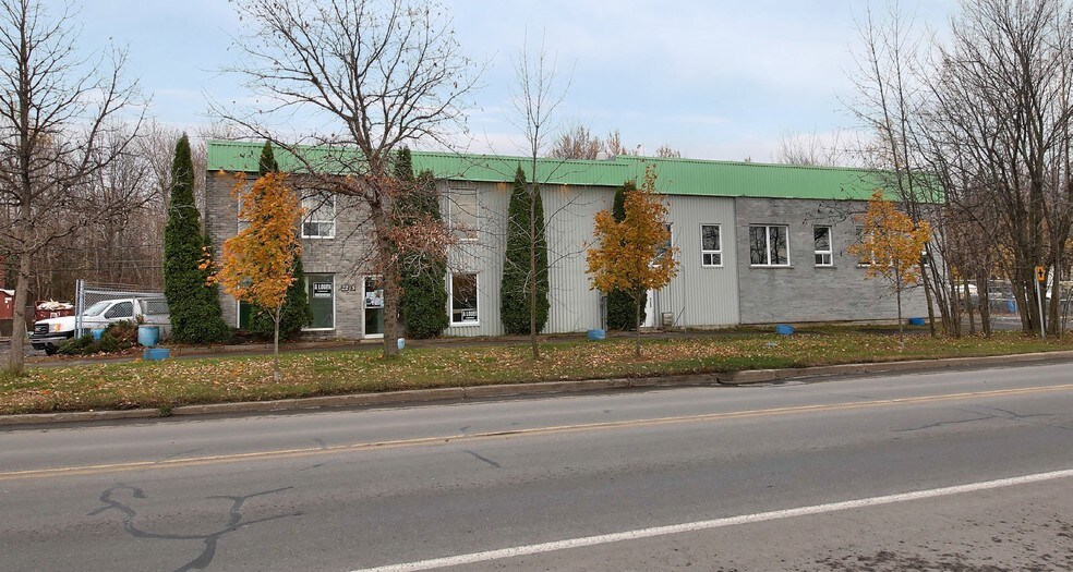 More Photos Of 2275-2277 Boul Industriel, Chambly Warehouse For Lease